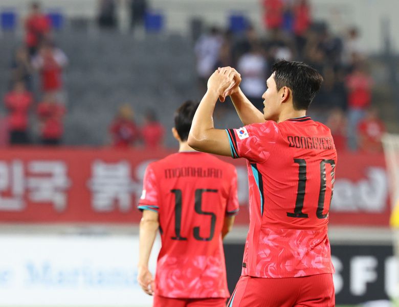 이동경이 지난 7일 용인 미르스타디움에서 열린 2025 EAFF(동아시아축구연맹) E-1 챔피언십(동아시안컵) 중국전에서 선취골을 넣고 하트 세리머니를 하고 있다. 사진=뉴시스