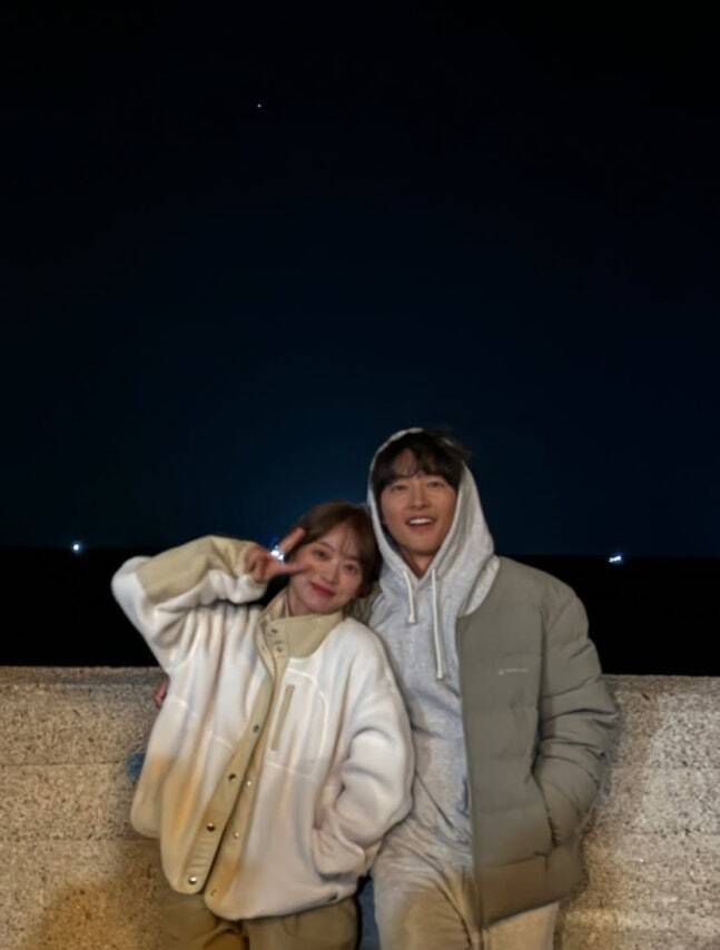 배우 천우희, 송중기. 사진 = 송중기 SNS 계정