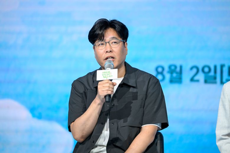 강솔 감독이 드라마에 대해 소개하고 있다. 채널A 제공