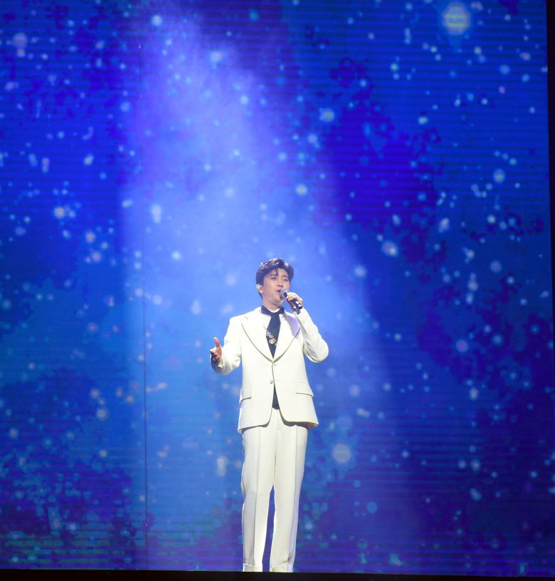 사진= 지난 23일 임영웅이 서울 고척 스카이돔에서 열린 '제31회 하이원 서울가요대상'에서 '별빛 같은 나의 사랑아'를 열창하고 있다. 스포츠서울 제공