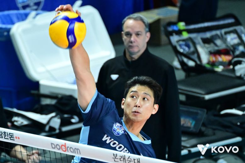 우리카드 한성정이 공격을 시도하고 있다. 사진=KOVO 제공