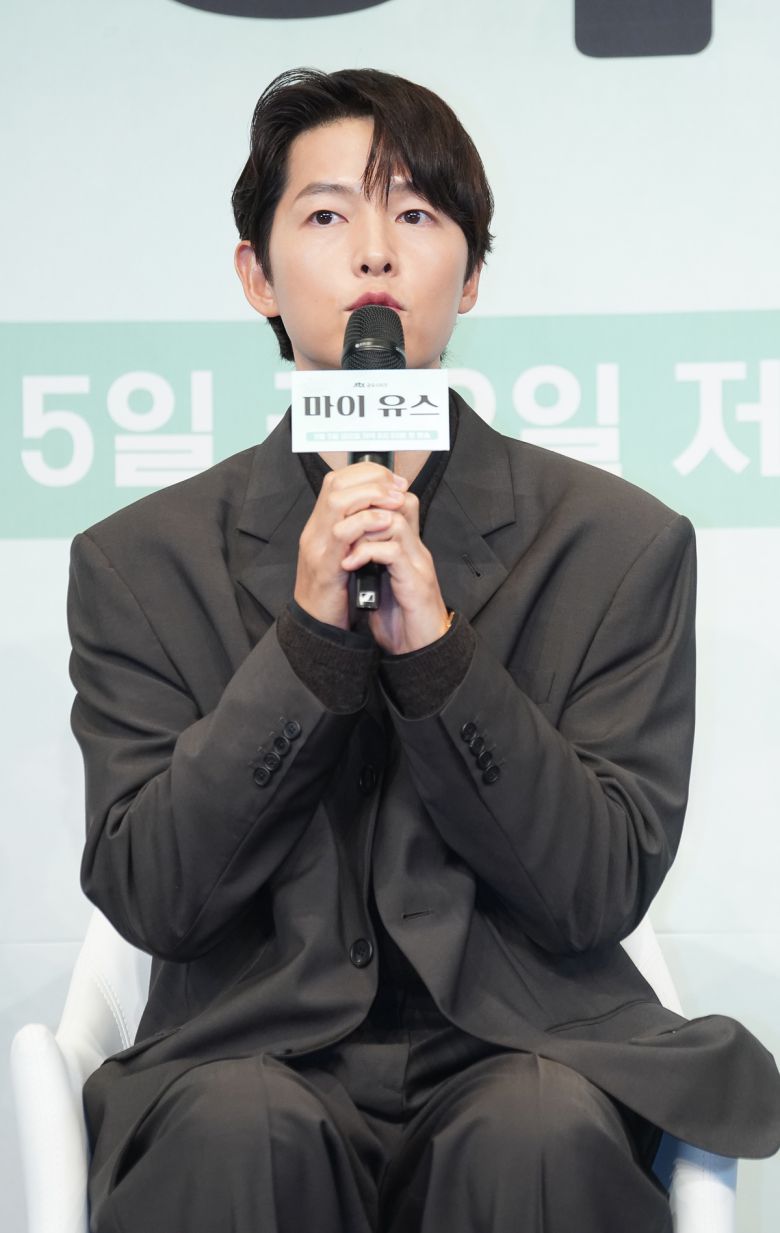 4일 서울 구로구 더링크서울호텔에서 JTBC 금요드라마 '마이 유스' 제작발표회가 열렸다. 송중기가 답변하고 있다. 사진=TBC