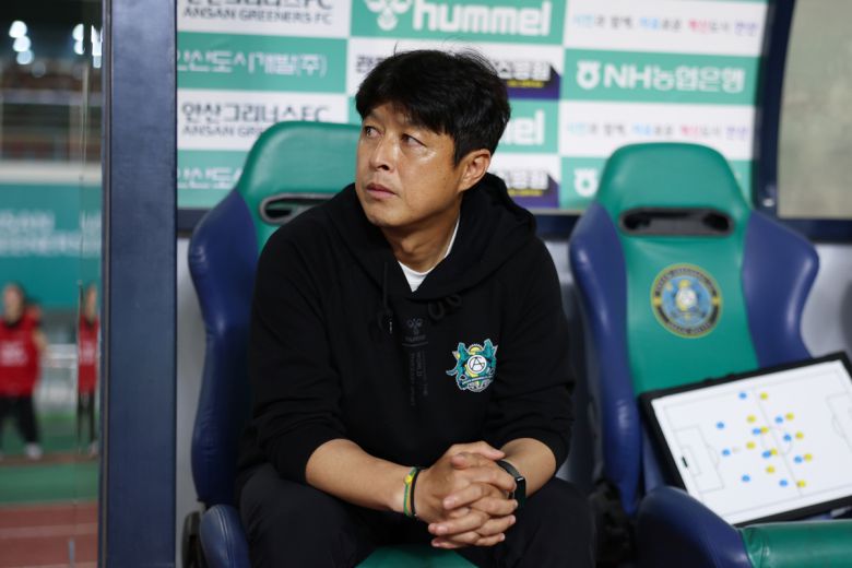 이관우 안산 감독이 성적 부진을 이유로 팀과 계약해지 했다. 사진=안산 그리너스 제공