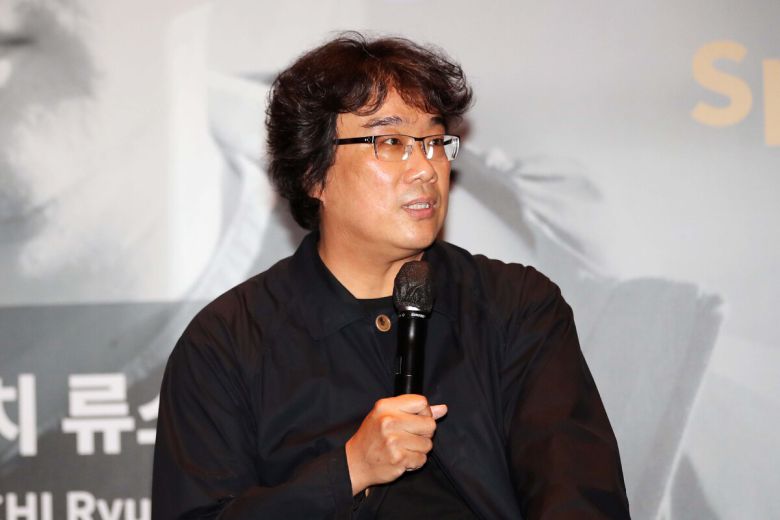 2021년 부산국제영화제에서 대담을 진행하고 있는 봉준호 감독. 사진=뉴시스