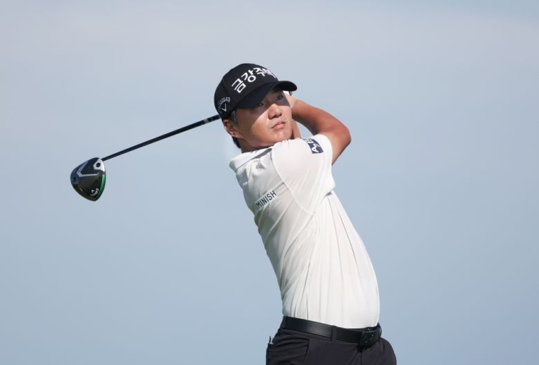 옥태훈이 힘차게 스윙을 돌리고 있다. 사진=KPGA 제공