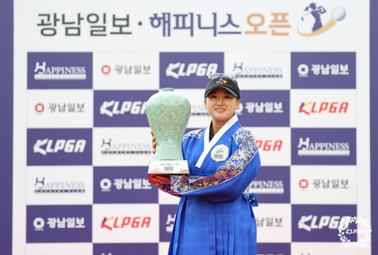 광남일보·해피니스 오픈에서 정상을 차지한 리슈잉. 사진=KLPGA 제공