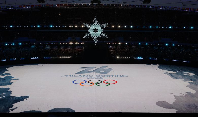 2022년 2월 중국 베이징 국립 경기장에서 열린 2022 베이징 동계올림픽 폐막식에서 2026년 이탈리아 밀라노-코르티나담페초 올림픽을 알리는 공연이 펼쳐지고 있다. 사진=뉴시스