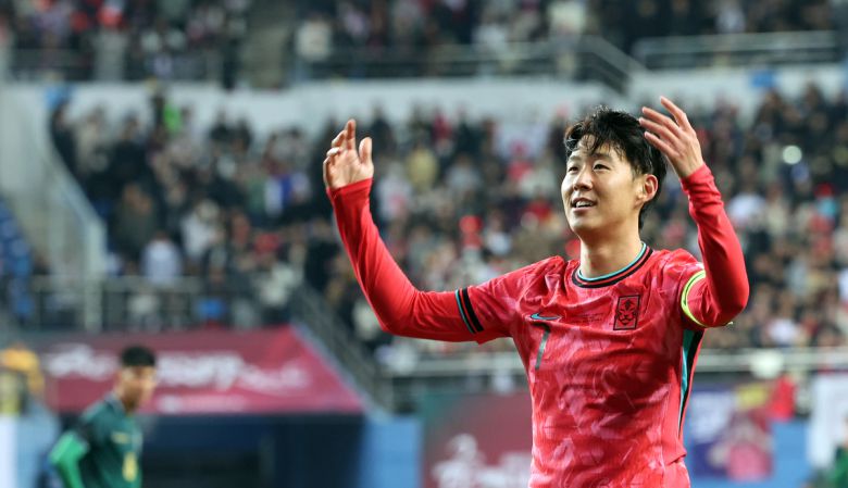 대표팀 손흥민이 14일 대전월드컵경기장에서 열린 볼리비아와의 평가전에서 선취골을 넣고 기뻐하고 있다. 사진=뉴시스