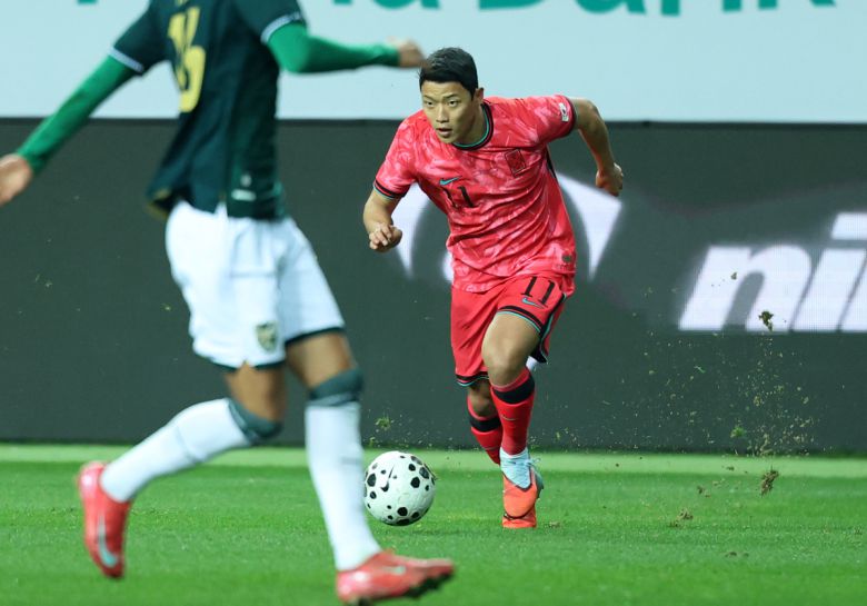 대표팀 황희찬이 지난 14일 대전월드컵경기장에서 열린 축구 볼리비아와의 홈 경기에서 드리블 돌파하고 있다. 사진=뉴시스