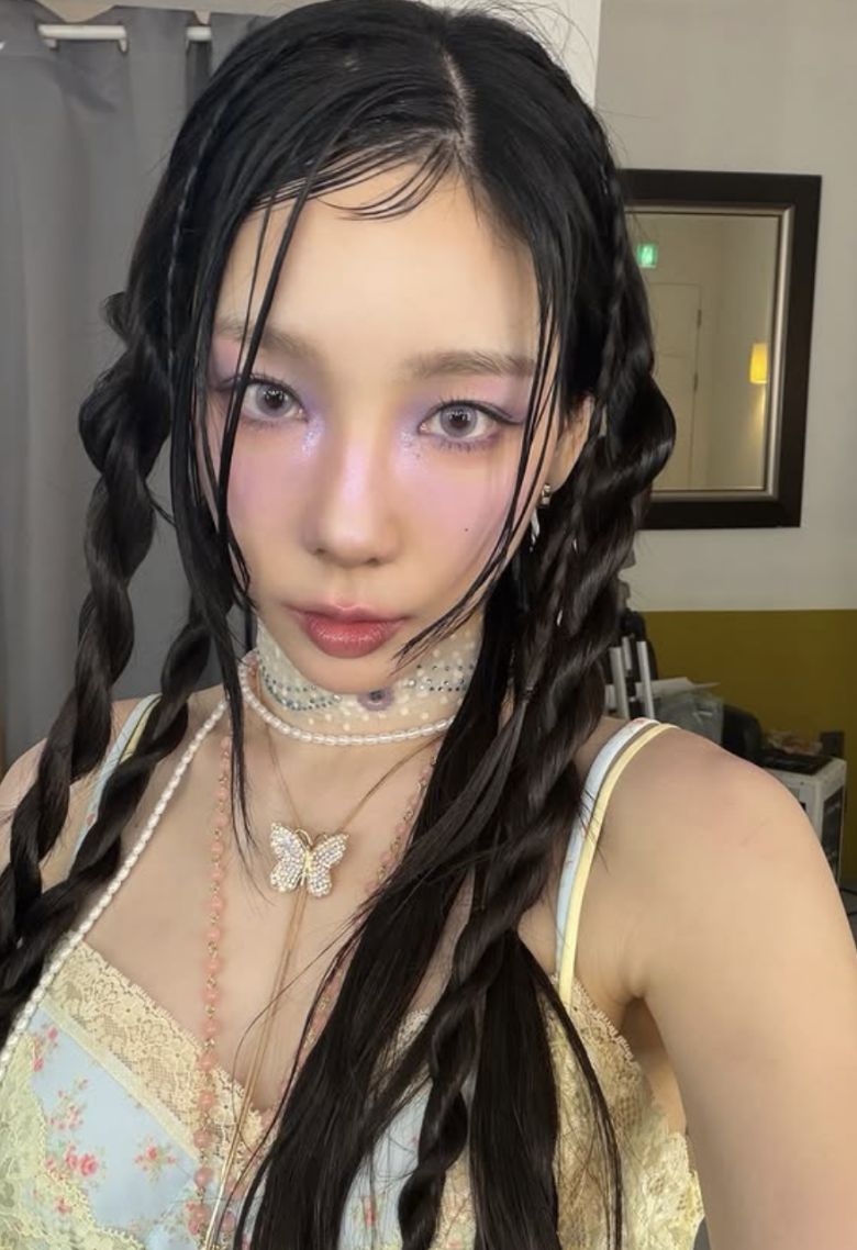 그룹 소녀시대 태연이 새로운 분위기를 선보였다.  사진 = 태연 SNS 계정