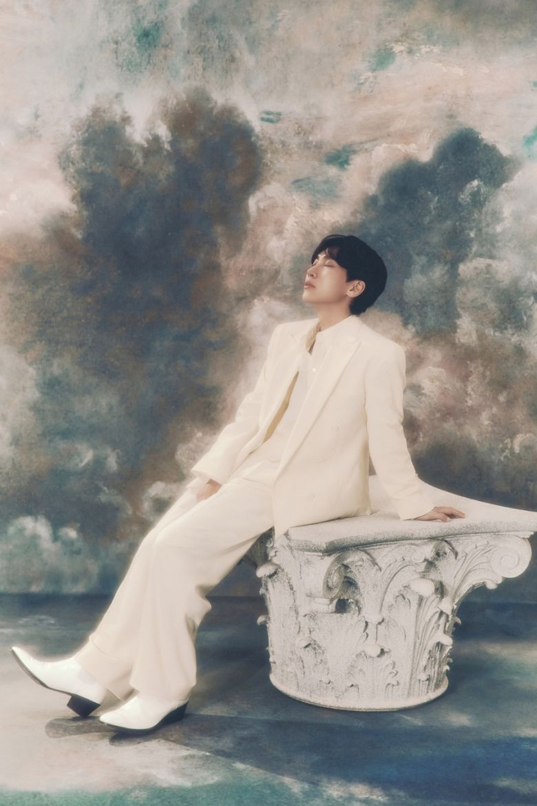 사진=비투비 서은광이 데뷔 13년 만에 처음 선보이는 솔로 정규 앨범 언폴드(UNFOLD)로 돌아왔다. 삶과 자아에 대한 질문을 음악으로 풀어낸 이번 앨범에는 한층 깊어진 보컬과 서은광만의 진솔한 세계관이 담겼다. 비투비 컴퍼니