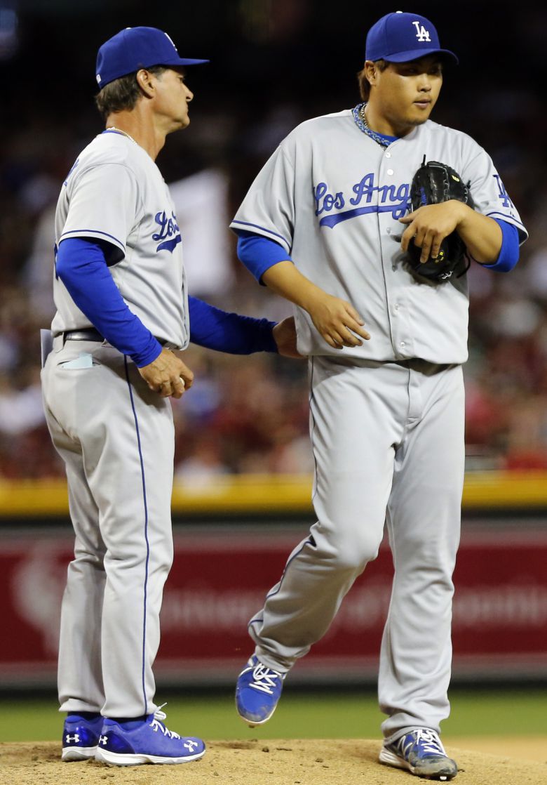 돈 매팅리 LA 다저스 전 감독이 2013시즌 다저스에서 활약하던 류현진을 마운드에서 교체하고 있다. 사진=AP/뉴시스
