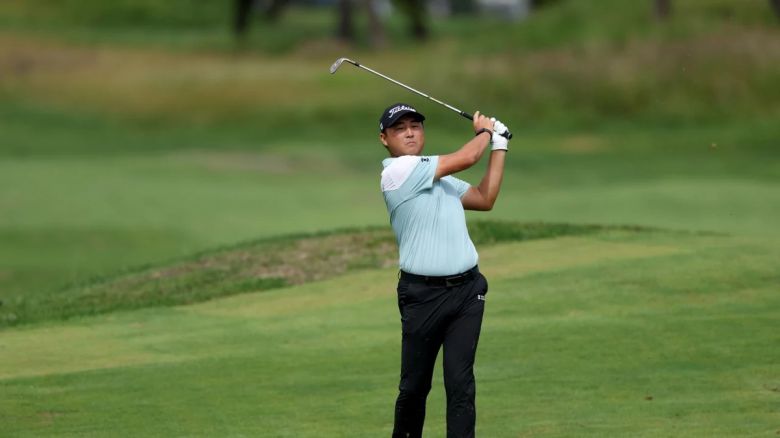 이태훈이 미국 플로리다주 리칸토의 블랙 다이아몬드 랜치에서 열린 LIV 골프 프로모션 대회에서 아이언 샷을 하고 있다. LIV 골프 제공