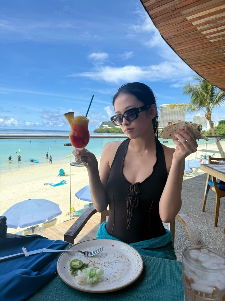 사진 = 안유진 SNS 계정