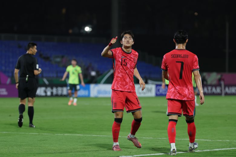 백가온이 18일 사우디아라비아 제다 킹 압둘라 스포츠 시티홀 스타디움에서 열린 호주와의 아시아축구연맹(AFC) U-23 아시안컵 8강 전반 22분에서 선제골을 터뜨린 뒤 기뻐하고 있다. 사진=대한축구협회 제공