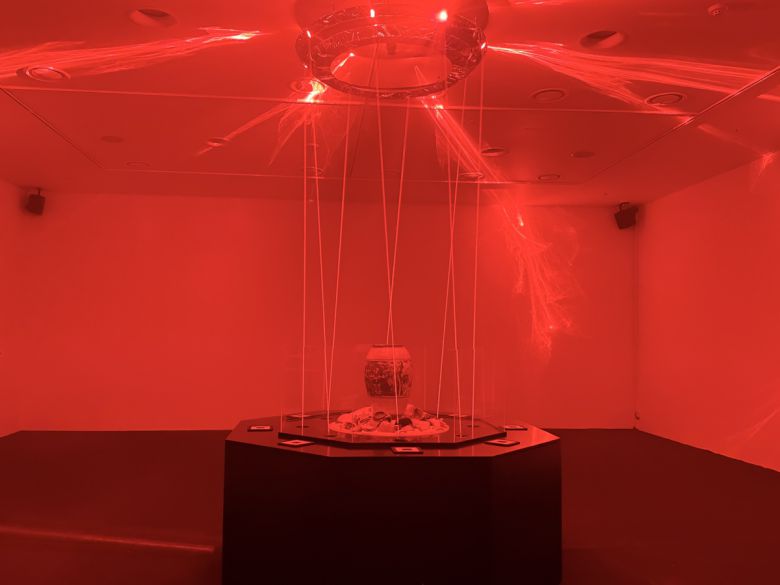 완벽을 완성하는 이름 파괴 작품과 미디어 아트 점화. 신정원 기자