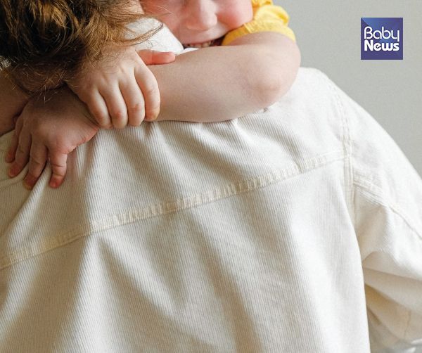 내가 다른 부모들보다 더 많은 역할을 하는 꼭 그만큼, 이 일곱 살배기도 또래들보다 더 큰 역할을 짊어지고 있다는 사실이 이제야 보인다. ⓒ베이비뉴스