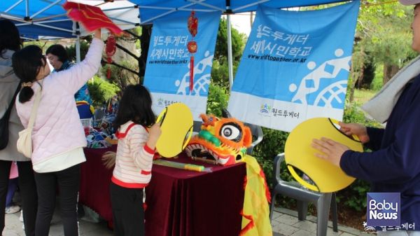 제2회 인천 어린이 놀이 축제의 월드투게더 다문화 체험 부스. ⓒ사단법인 월드투게더