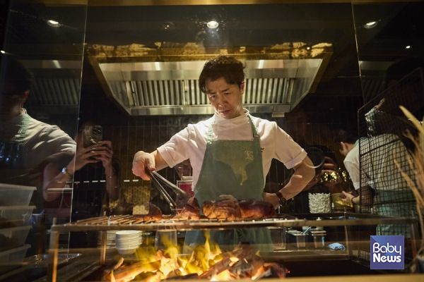 손종원 셰프의 숯불 퍼포먼스와 함께한 특별한 한우 미식 체험. ⓒ한우자조금