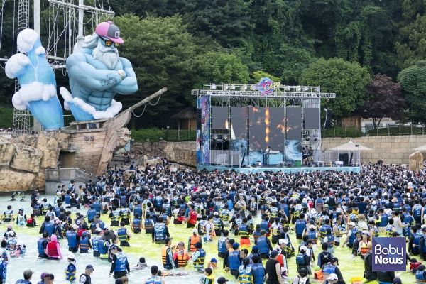 7월 본격적인 여름의 시작과 함께 시원하게 파도를 맞으며 신나는  음악을 즐길 수 있는 뮤직 페스티벌이 찾아온다. ⓒ 워터파크 캐리비안 베이