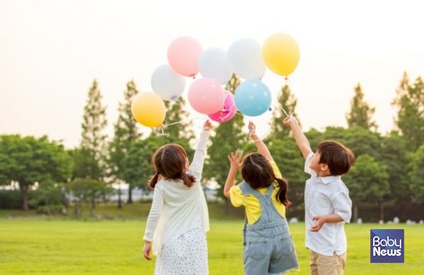 2026년부터 아동수당 지급 연령을 2030년까지 매년 1세씩 단계적으로 상향한다. 비수도권과 인구감소지역에 대해서는 추가 급여도 도입한다. ⓒ베이비뉴스