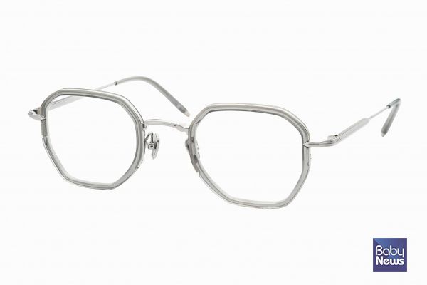 에퀴엠- Space Swimmer 1. ⓒ금강디에프씨