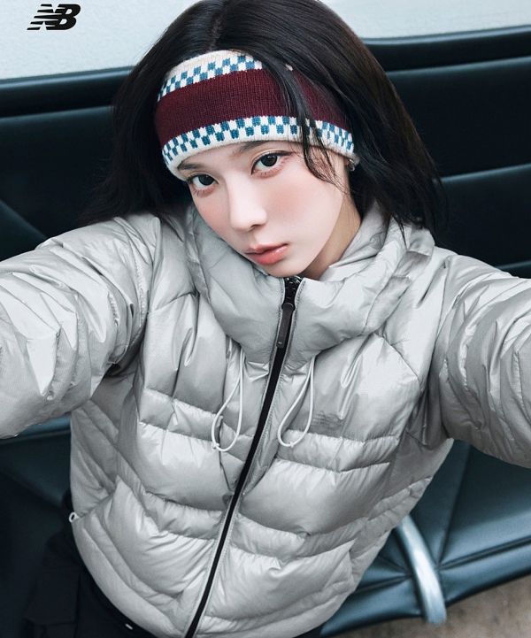 뉴발란스 플라잉 77 슈퍼라이트 구스다운 화보컷. ⓒ한세엠케이