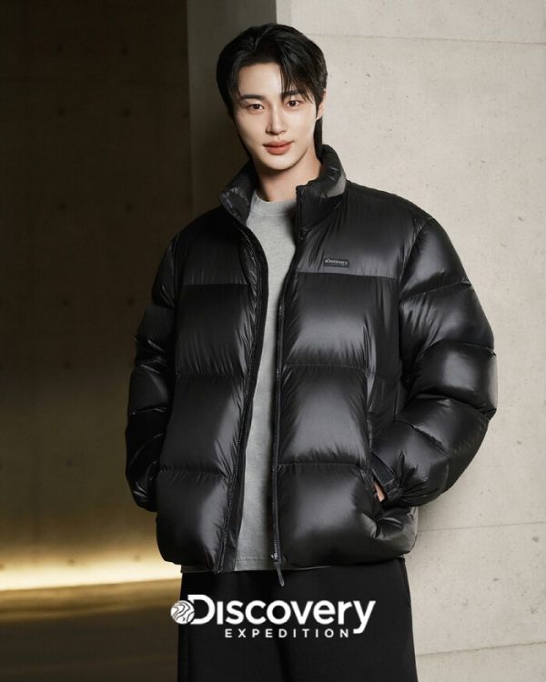 디스커버리 익스페디션 반슬리 다운 숏패딩 화보컷. ⓒ한세엠케이