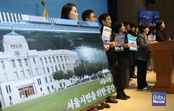 서영교 의원은 새로운 서울 시정의 실행 원칙으로 ‘서영교 서울 UP! 패스트트랙’을 제시하며 “막힌 시정은 시원하게 뚫고, 검증된 성과로 시민의 삶에 직행시키겠다”고 밝혔다. ⓒ서영교 의원실