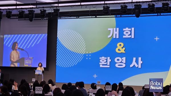 2025년 진행된 전체 원장 워크숍에서 개회사를 하고 있는 박진재 푸르니보육지원재단 대표. ⓒ푸르니보육지원재단