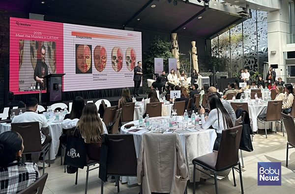 ‘2025 밋 더 마스터스 인 라탐’ 학술 심포지엄 현장 전경. 8개국의 의료진들이 에스테틱 임상 강연을 경청하고 있다. ⓒ시지바이오