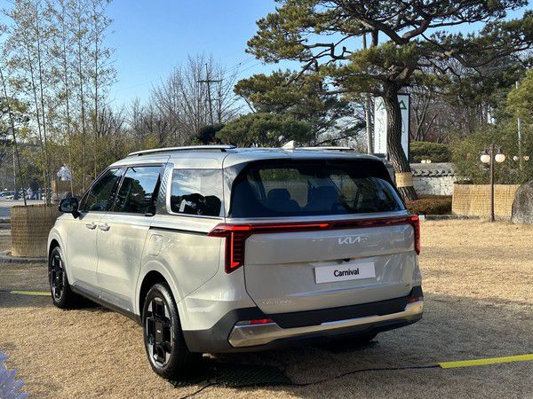 후면 방향지시등은 이전보다 위로 올라와 가시성을 높였다. 사진=이코노믹리뷰 이소영기자