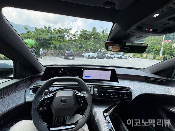8일 푸조 3008 3세대 운전석 시야. 사진=양정민 이코노믹리뷰 기자