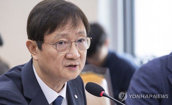 이찬진 금융감독원장이 21일 국회에서 열린 2025년도 정무위원회 국정감사에 출석해 의원 질의에 답하고 있다. 사진=연합뉴스.