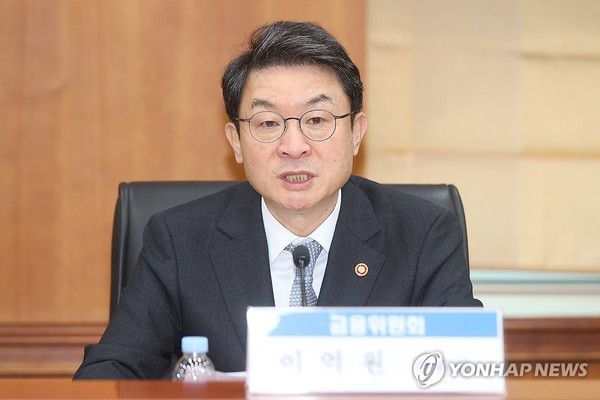 이억원 금융위원장이 30일 서울 여의도 금투협회에서 열린 금융위원장-금융투자업계 CEO 간담회에서 인사말을 하고 있다. 사진=연합뉴스.