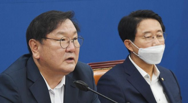 더불어민주당 김태년 원내대표가 지난 20일 서울 여의도 국회에서 열린 정책조정회의에서 발언하고 있다./연합