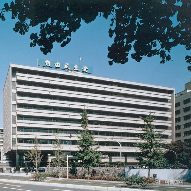 차기 총리 선출을 놓고 당내 파벌다툼이 격화되고 있는 자민당. 사진=자민당 공식 홈페이지