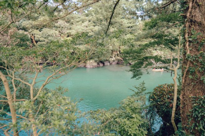 에메랄드 물빛이 인상적인 쇠소깍/ 한국관광공사 제공