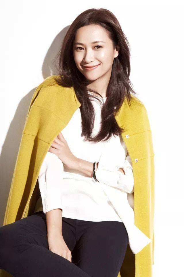 감독 겸 배우 쉬징레이. 50세를 바라보는 나이인 사실을 감안하면 결혼을 하지 않을 가능성이 높아 보인다./제공=텅쉰.