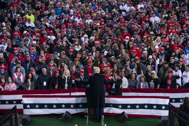 도널드 트럼프 미국 대통령이 24일(현지시간) 오하이오주 서클빌의 피커웨이 농업·이벤트 센터에서 연설을 하고 있다./사진=피커웨이 AP=연합뉴스