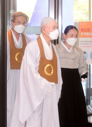 이건희 회장 빈소 도착한 원불교 최고지도자 전산 김주원 종법사/연합