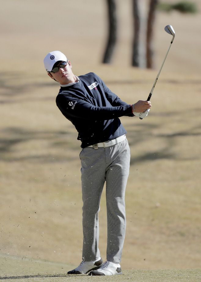 8일 경기도 파주시 서원밸리CC에서 열린 LG SIGNATURE 플레이어스 챔피언십 FR 1번 홀에서 김태훈이 세컨 아이언 샷을 하고 있다. /제공=KPGA