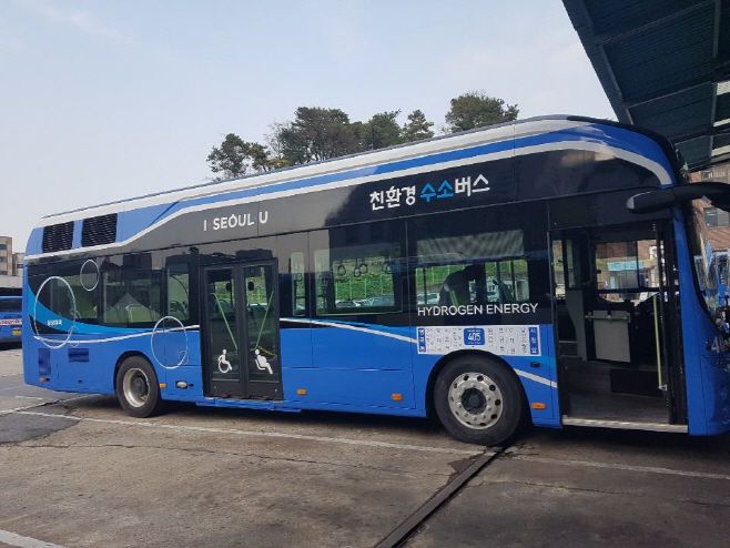 서울시가 15일 대원여객이 운영하는 370번 노선에 한 대를 투입하는 데 이어 오는 22일에 새 대를 추가할 예정이라고 밝혔다. 사진은 친환경 수소버스 모습./제공=서울시