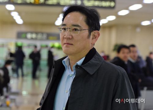 아시아투데이 송의주 기자 = 이재용 삼성전자 부회장이 과거 브라질 등 해외 현장 경영 행보를 마친 뒤 김포국제공항으로 입국할 때 모습./송의주 기자songuijoo@
