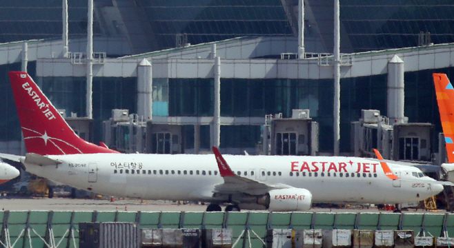 인천공항에 계류된 이스타항공 여객기 /제공 = 연합