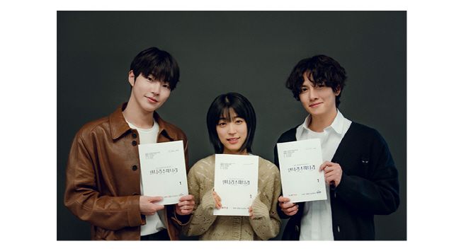 황인엽(왼쪽부터), 최성은, 지창욱이 넷플릭스 ‘안나라수마나라’로 호흡한다./제공=넷플릭스