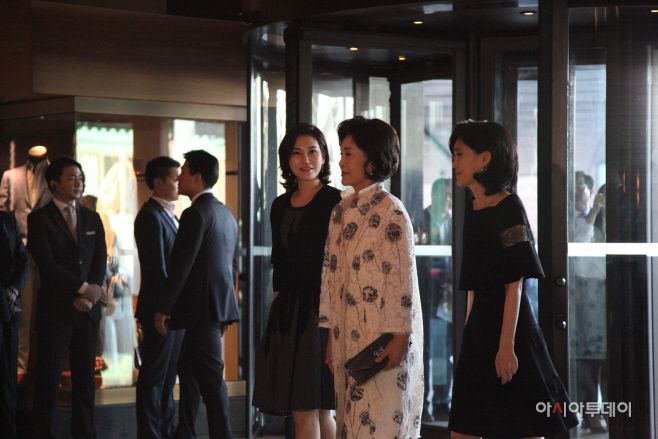 이서현 삼성복지재단 이사장, 홍라희 리움미술관장, 이부진 호텔신라 사장(가운데 왼쪽부터)/사진=박지은 기자 @Ji00516