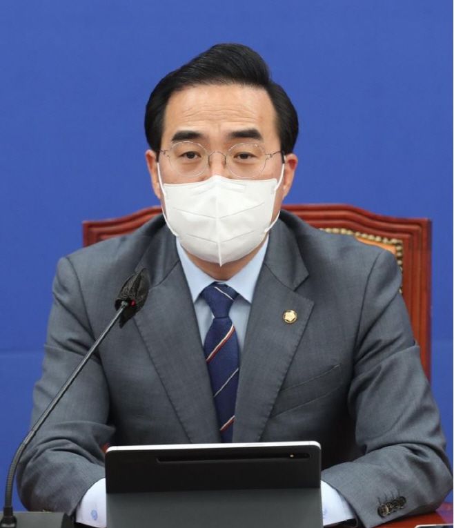 박홍근 더불어민주당 원내대표가 5일 오전 국회에서 열린 원내대책회의에서 발언하고 있다. /국회사진취재단