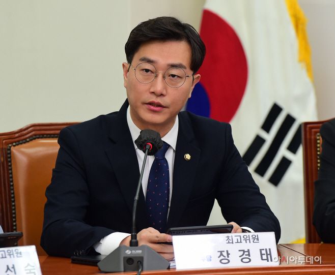 장경태 더불어민주당 최고위원이 지난 21일 국회에서 열린 최고위원회의에서 모두발언을 하고 있다./송의주 기자