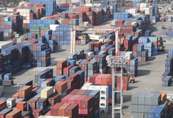 철강협회가 화물연대 파업으로 철강 뿐만 아니라 산업 전반에 악영향이 번질 것이라며, 운송거부 철회를 재차 촉구했다. /연합